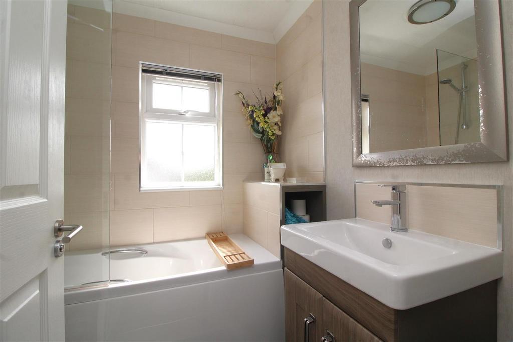 Bathroom 1.JPG