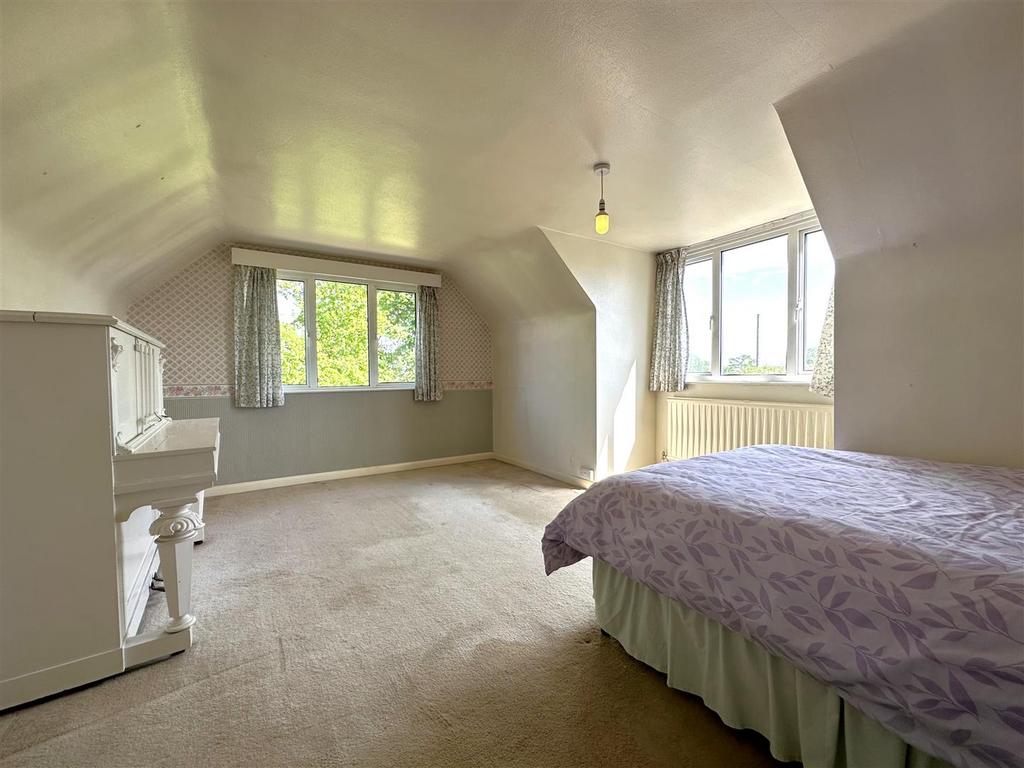 Dual-Aspect Bedroom 936