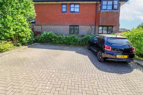 2 Annettes Croft, Church Crookham, Fleet, GU52 0XN