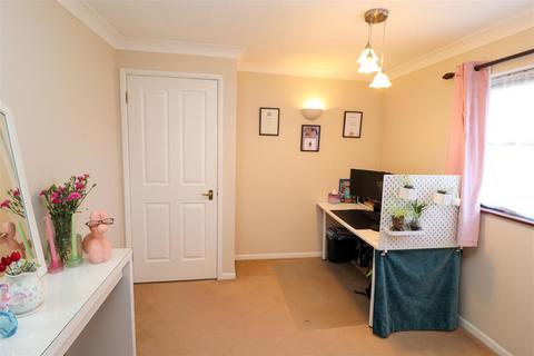 2 Annettes Croft, Church Crookham, Fleet, GU52 0XN