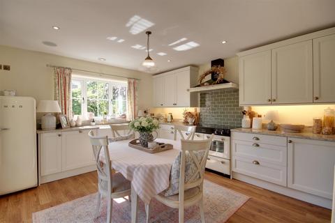 5 bedroom detached house for sale, Church Lane, Ellerker