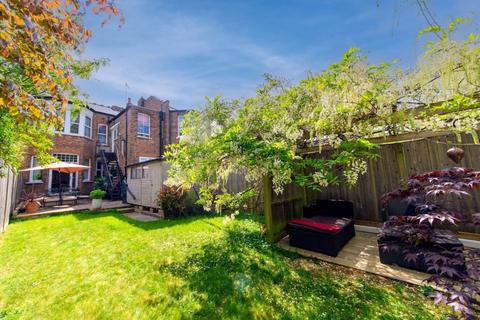16b Dukes Avenue, London, N3 2DD
