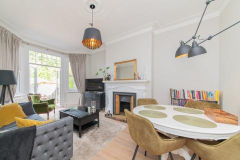 16b Dukes Avenue, London, N3 2DD