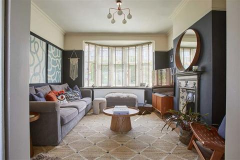 84 Moordown, London, SE18 3NG