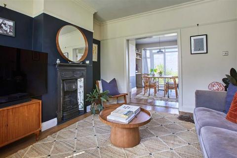 84 Moordown, London, SE18 3NG