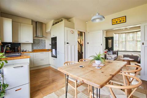 84 Moordown, London, SE18 3NG