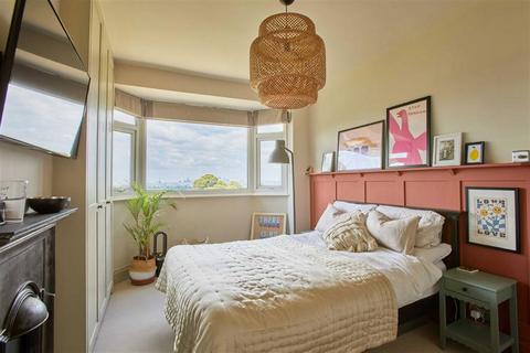 84 Moordown, London, SE18 3NG