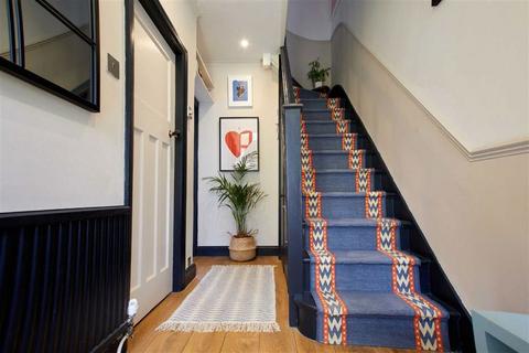 84 Moordown, London, SE18 3NG