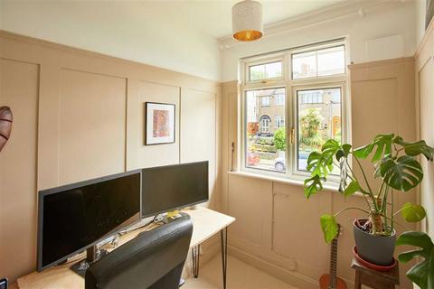 84 Moordown, London, SE18 3NG