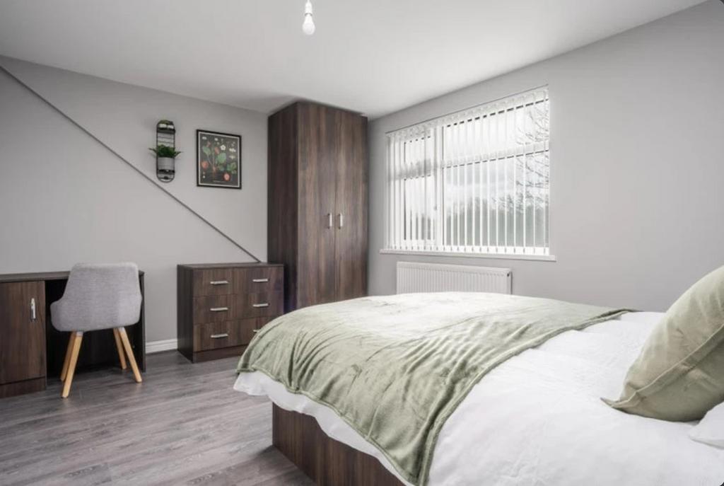 This inviting double bedroom features a cozy be...