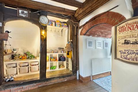 2 bedroom cottage for sale, High Street, Brightlingsea, Colchester, CO7