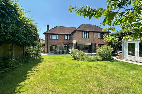 6 Howard Road, Seer Green, Beaconsfield, HP9 2XS