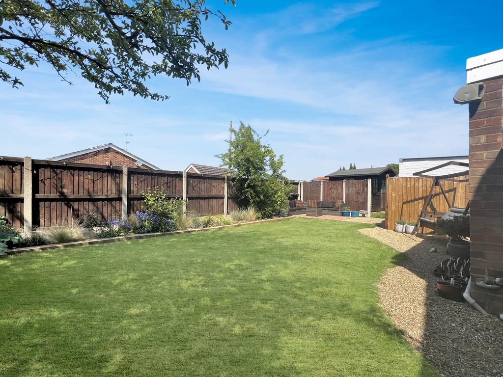 Wrap Around Garden (Side &amp; Rear)