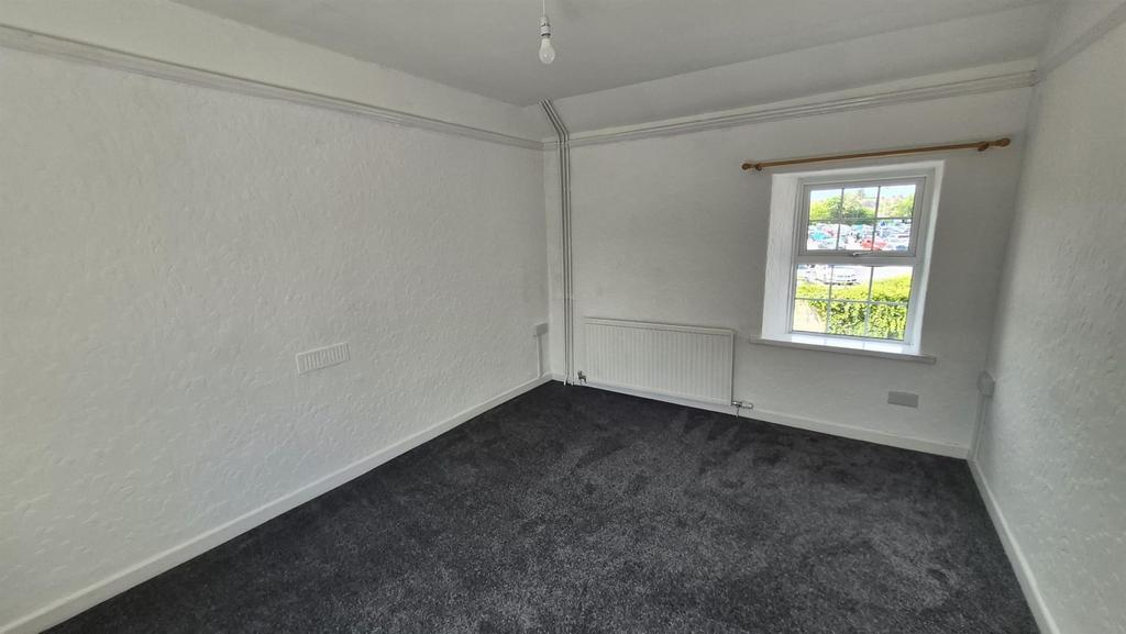 38 MR Bedroom 1 2.jpeg