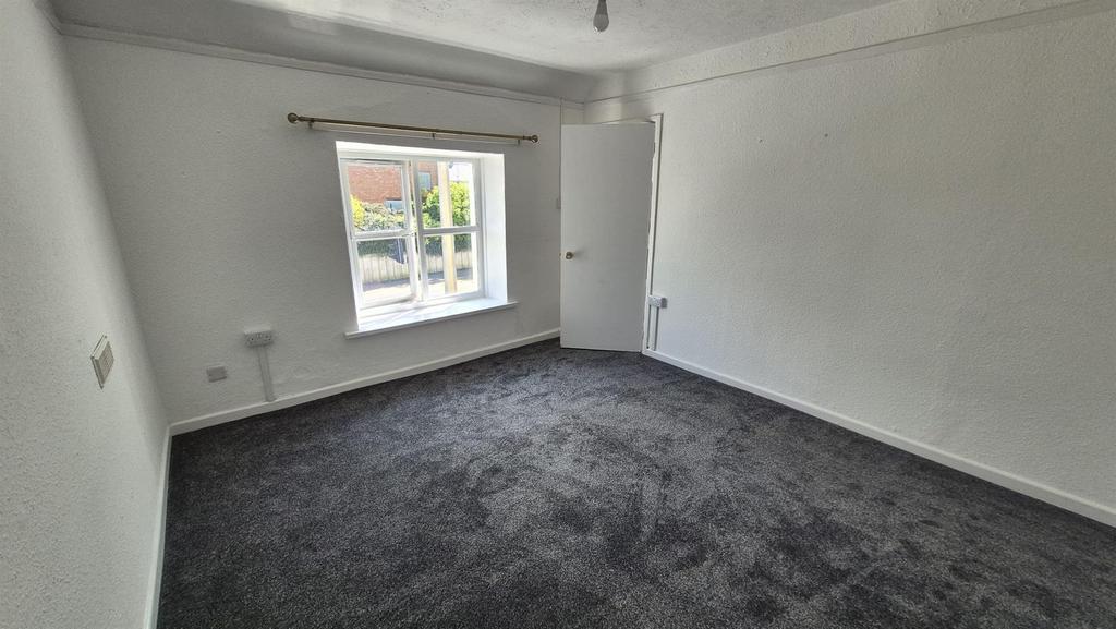 38 MR Bedroom 2 3.jpeg