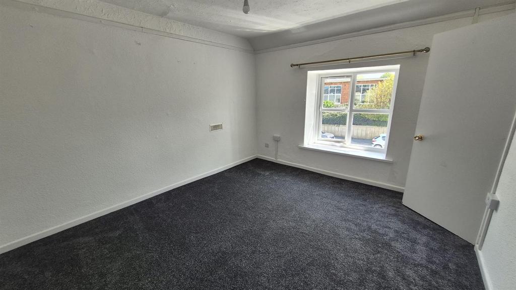 38 MR Bedroom 2 4.jpeg