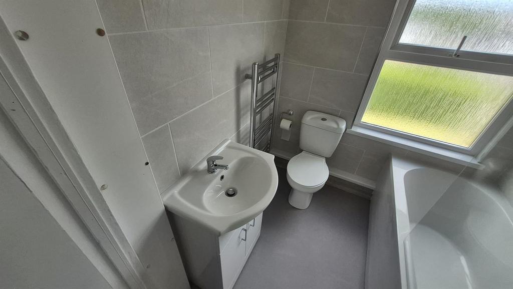 38 MR Bathroom 2.jpeg