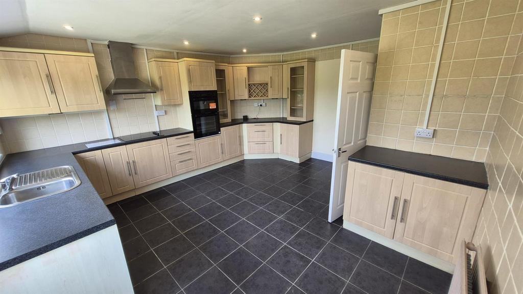 38 MR Kitchen 2.jpeg