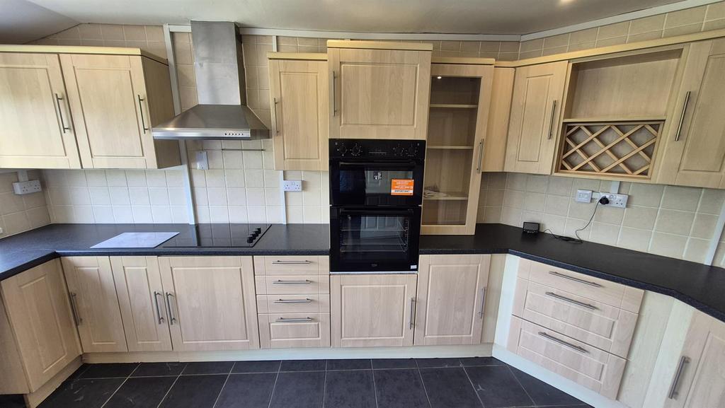38 MR Kitchen 3.jpeg