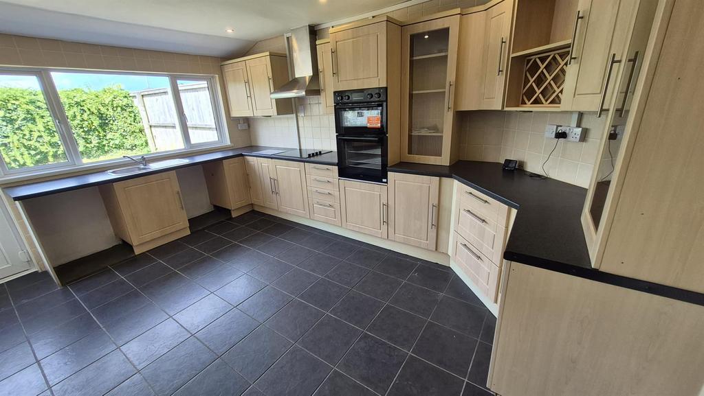 38 MR Kitchen 4.jpeg