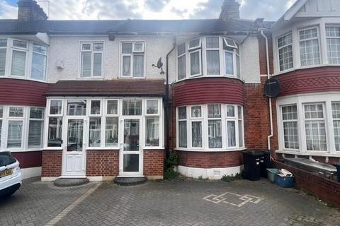 3 bedroom terraced house to rent, Lynford Gardens, Seven Kings