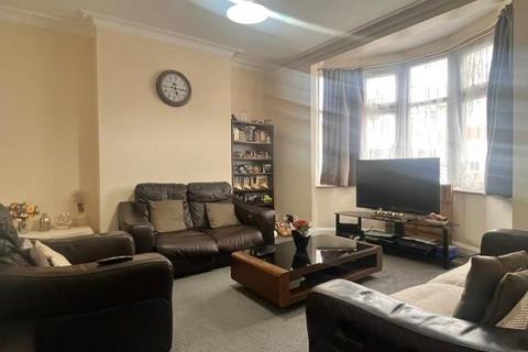 3 bedroom terraced house to rent, Lynford Gardens, Seven Kings