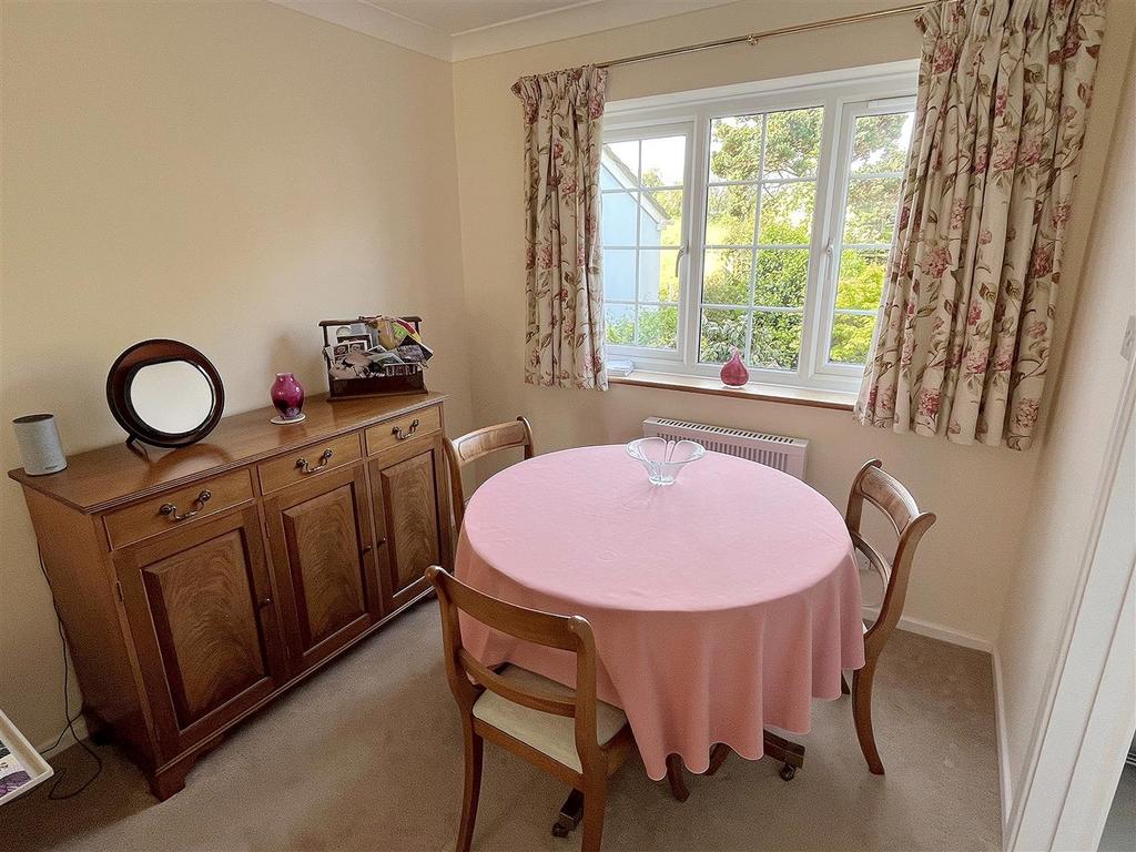 Dining Area.jpg