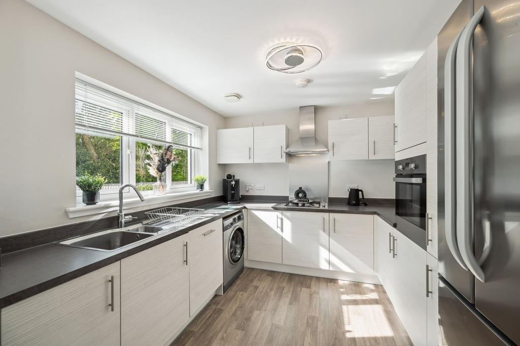 Kitchen / Dining Area