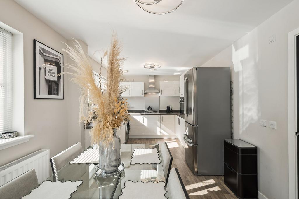 Kitchen / Dining Area