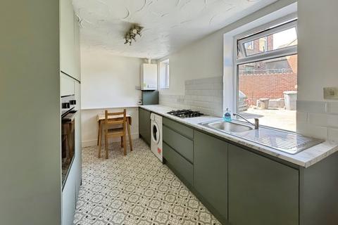 2 bedroom end of terrace house for sale, Springfield Terrace, Hightown, WF15