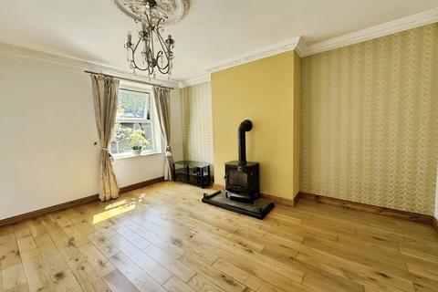 2 bedroom end of terrace house for sale, Springfield Terrace, Hightown, WF15