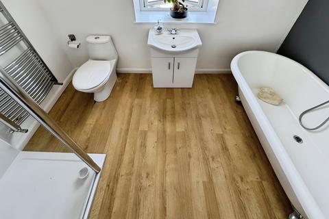 2 bedroom end of terrace house for sale, Springfield Terrace, Hightown, WF15
