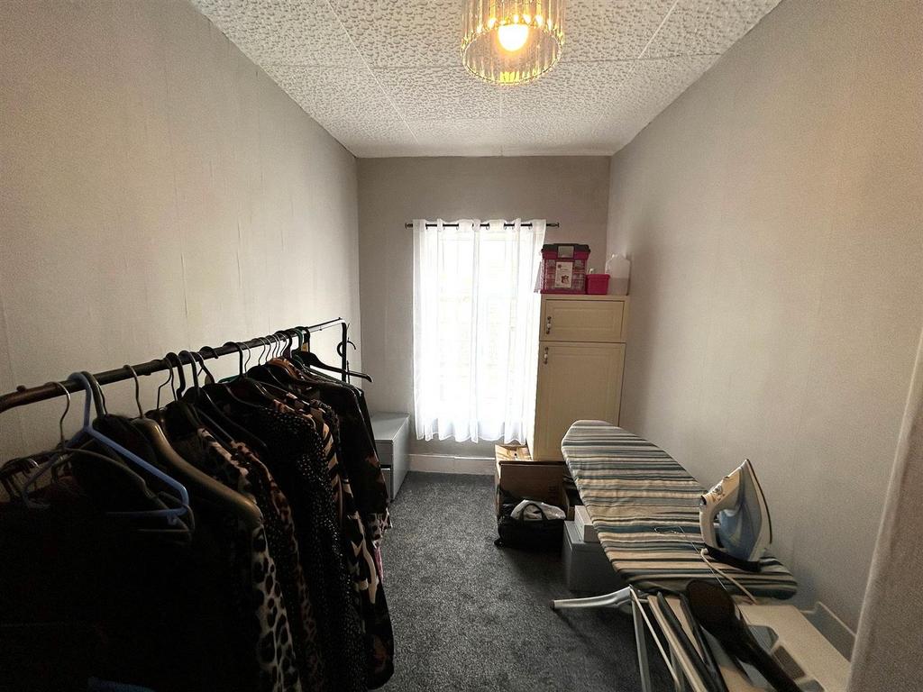 Bed 2.jpg