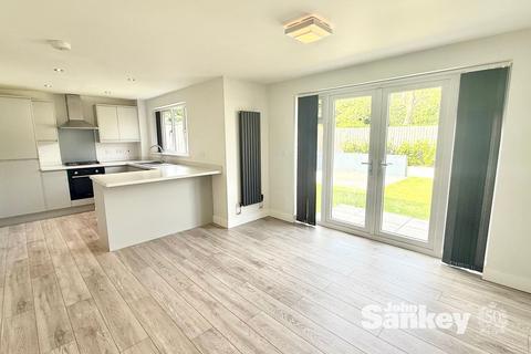 3 bedroom detached house to rent, Northfield Close, Mansfield, NG18