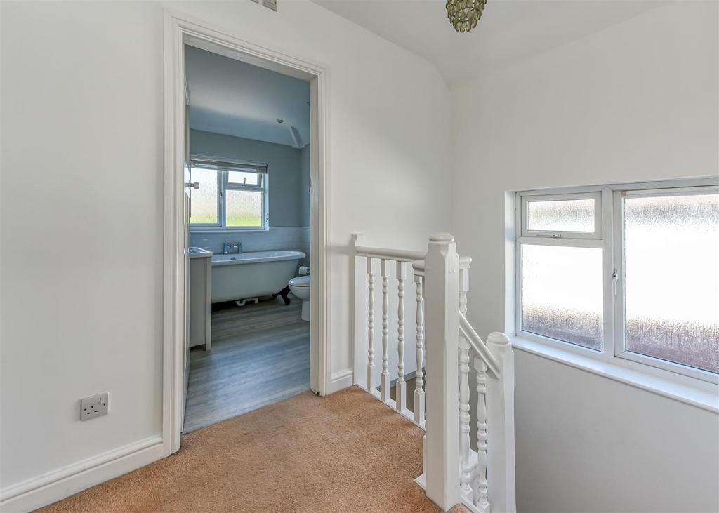 4 Regent Road-Landing.jpg
