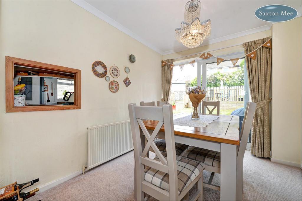 Dining room 9424.jpg