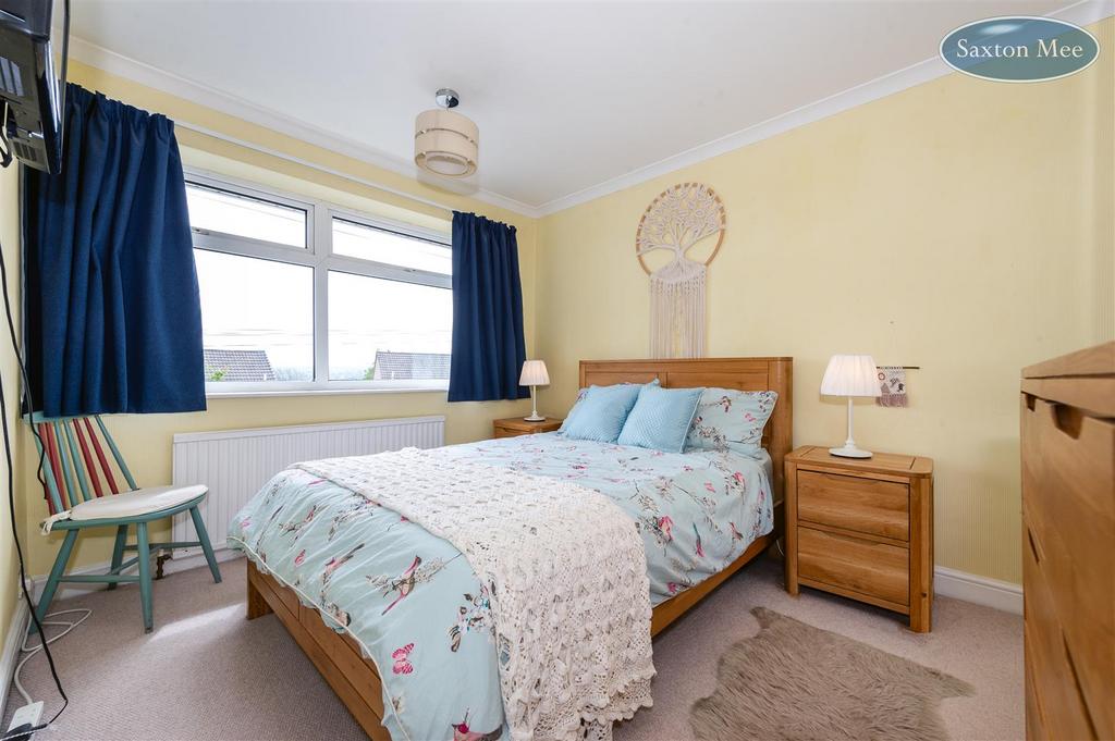 Bedroom 2 9520.jpg