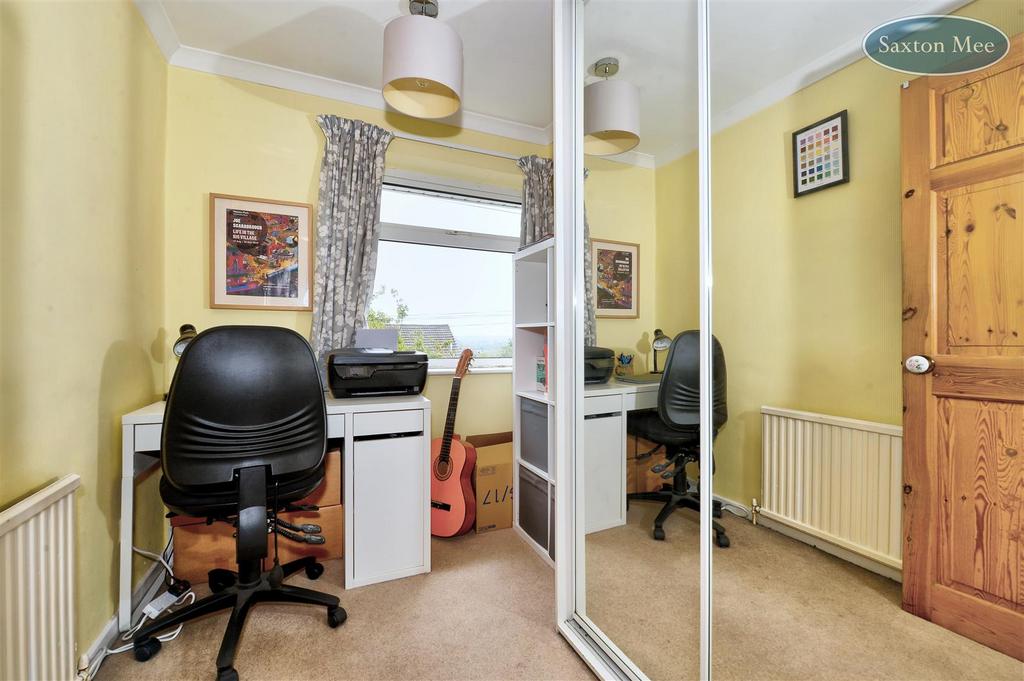 Bedroom 3 9513.jpg