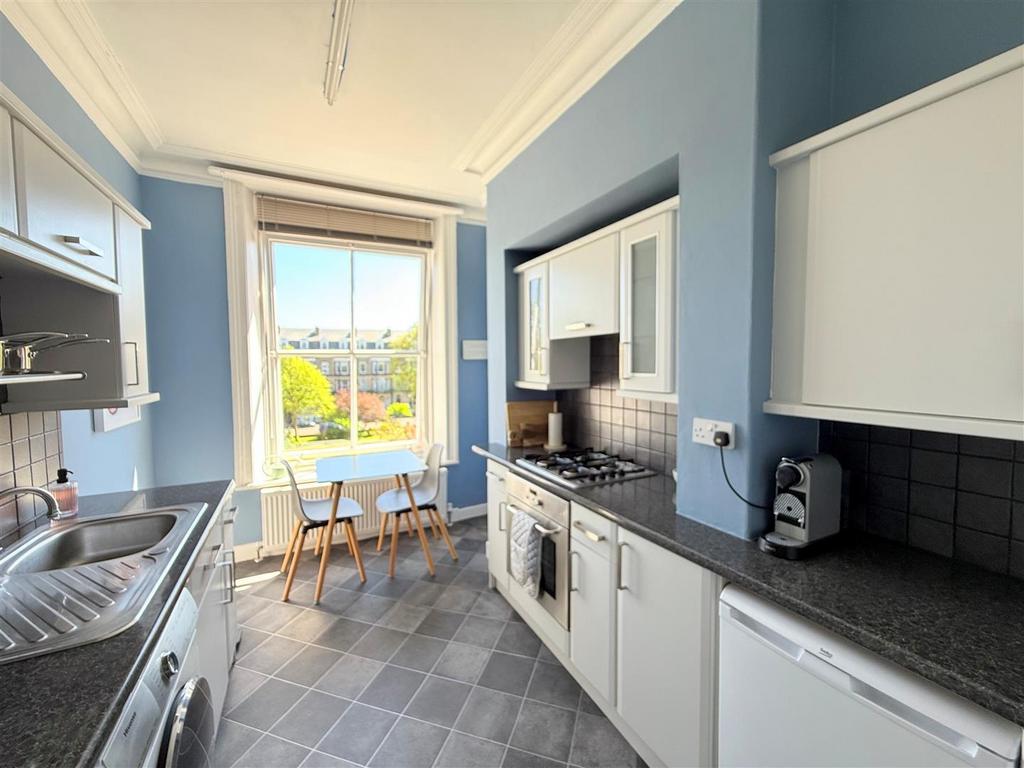 Kitchen 2.jpg