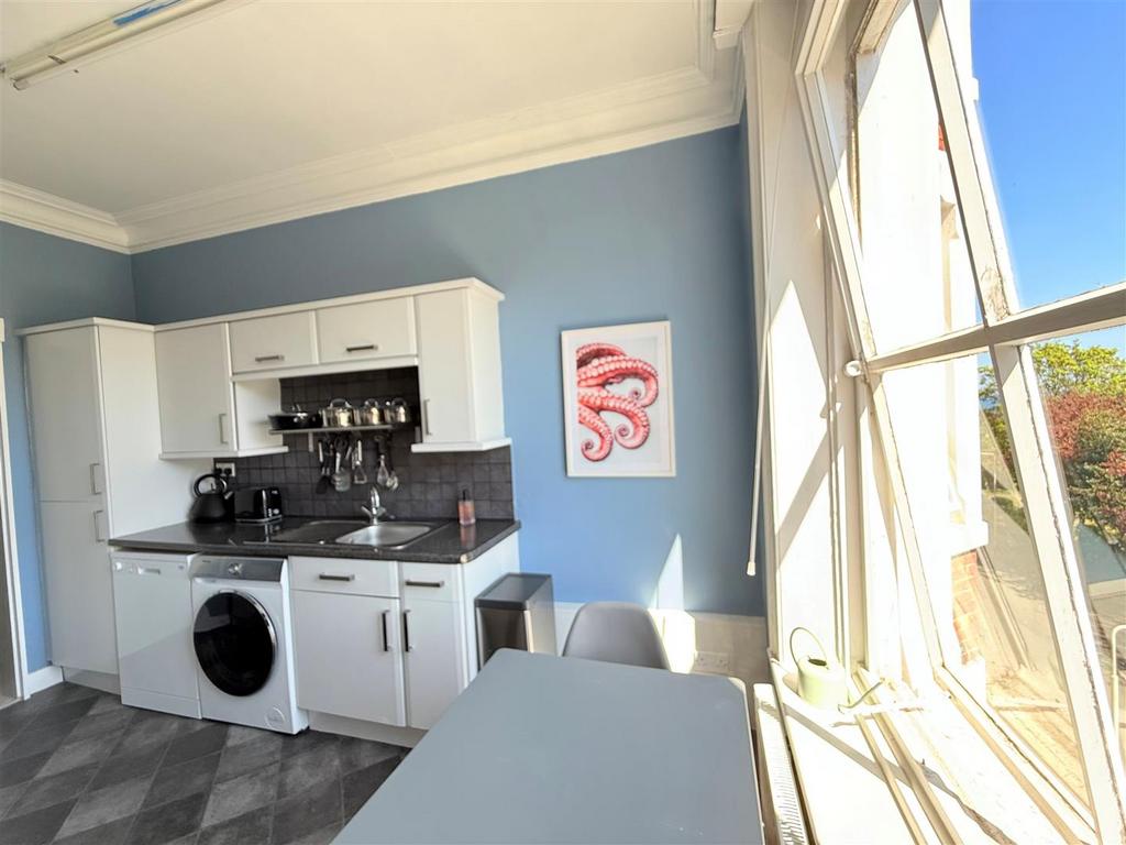 Kitchen 3.jpg
