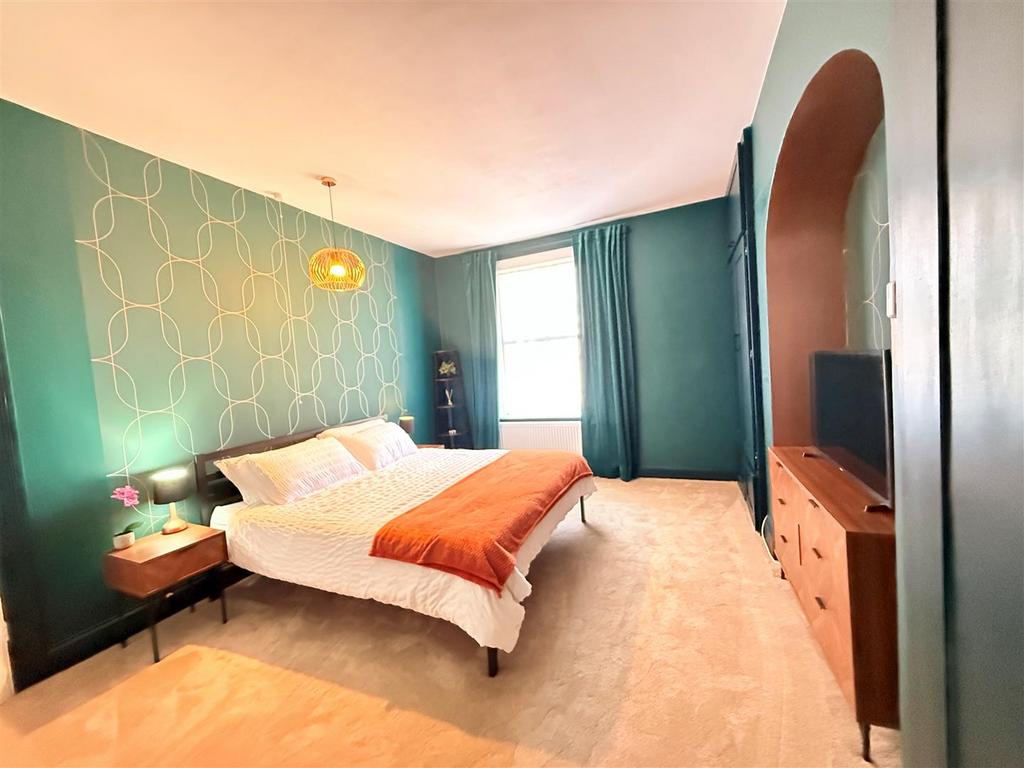 Bed 1 1.jpg