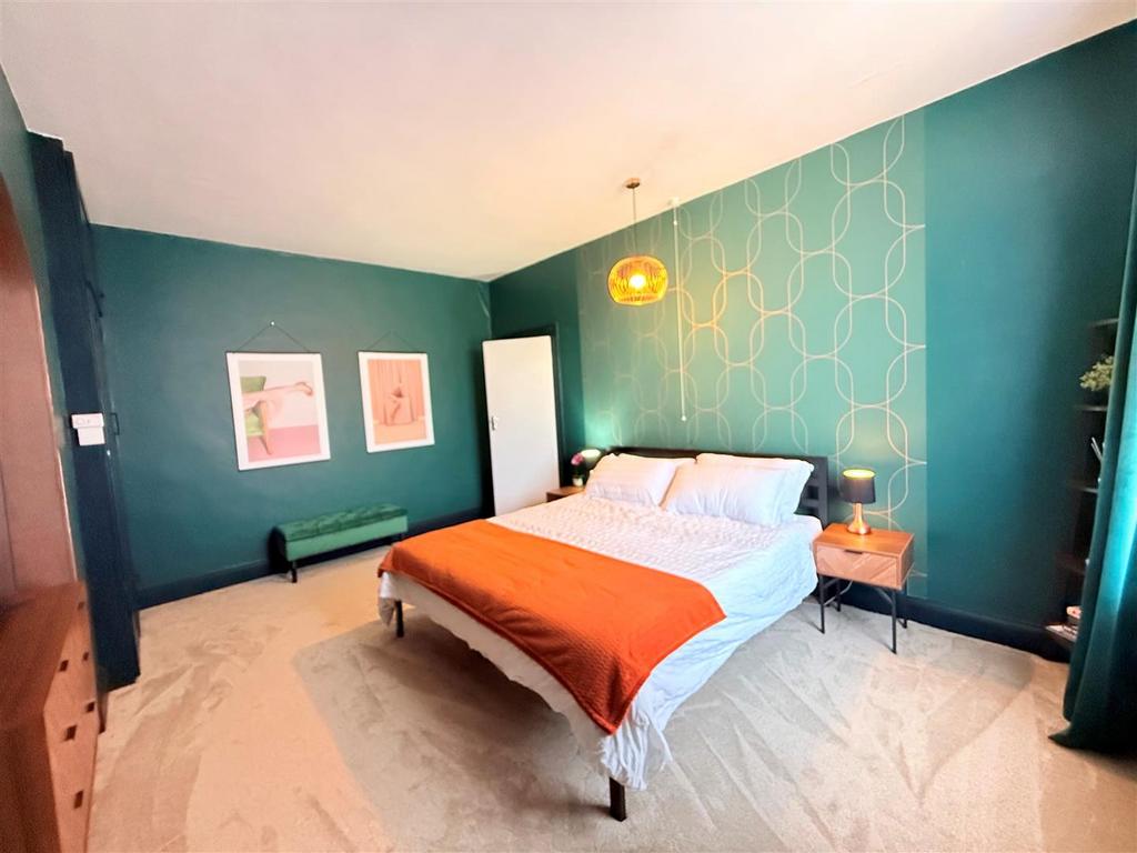 Bed 1 2.jpg