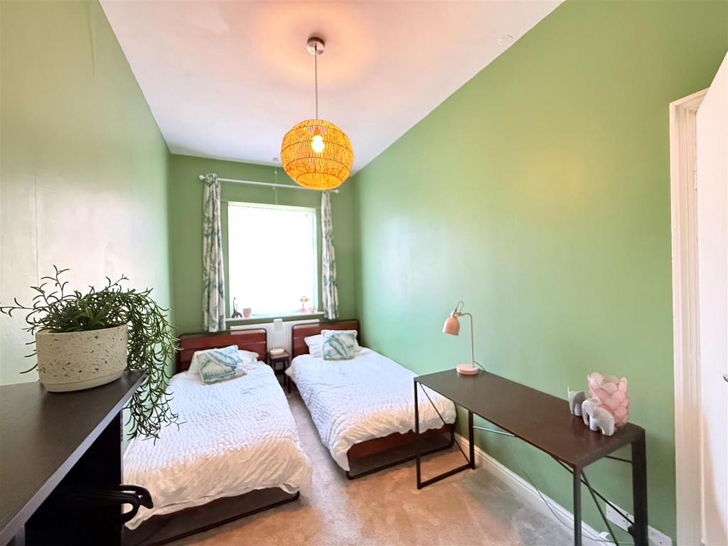 Bed 2.jpg