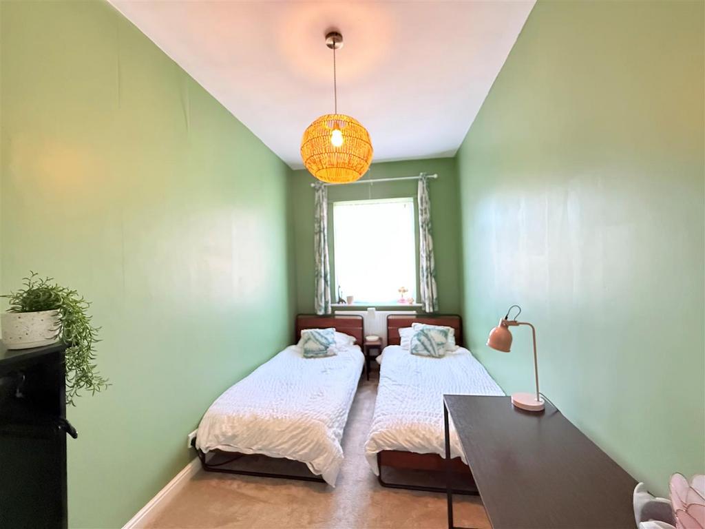 Bed 2 2.jpg