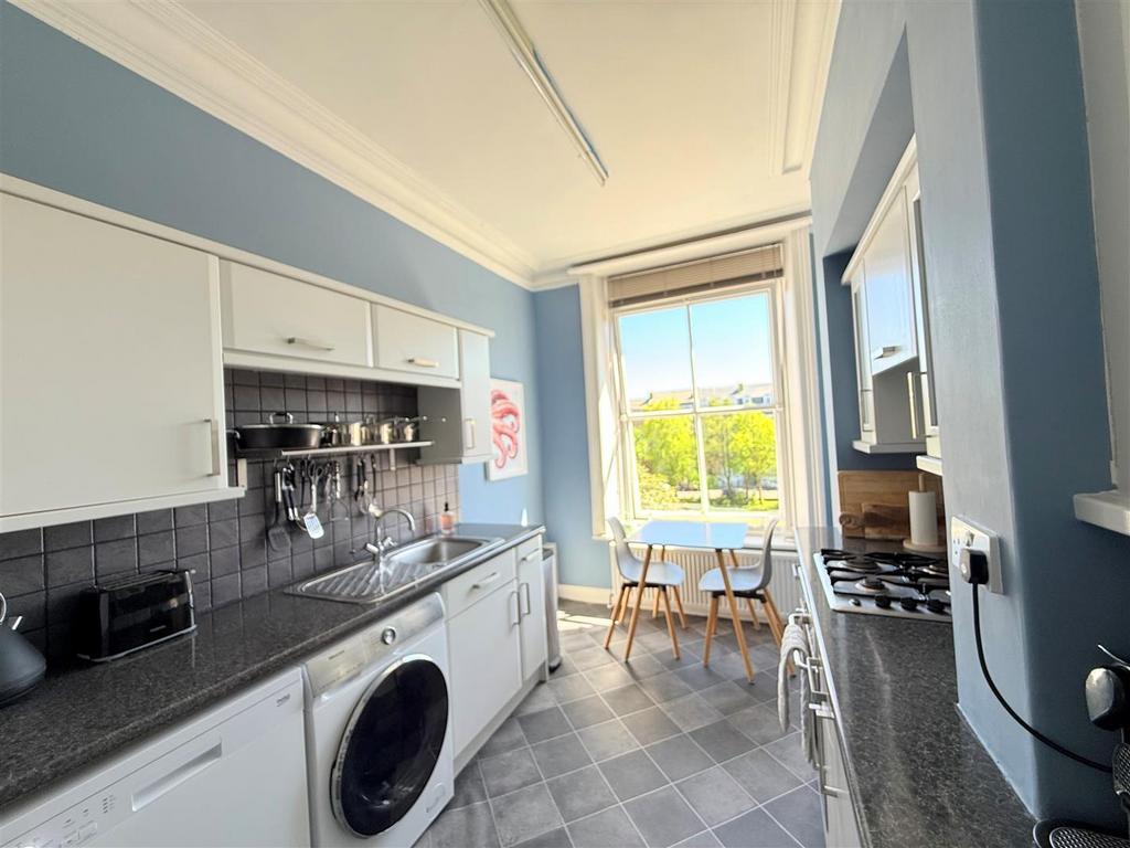 Kitchen 1.jpg