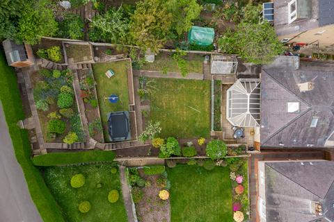 25 Abercorn Crescent, Edinburgh, EH8 7HZ
