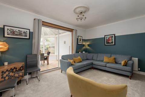 25 Abercorn Crescent, Edinburgh, EH8 7HZ
