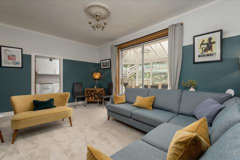 25 Abercorn Crescent, Edinburgh, EH8 7HZ