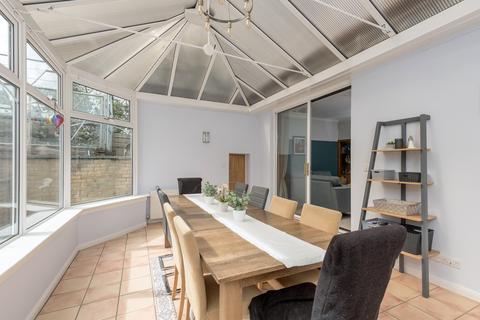 25 Abercorn Crescent, Edinburgh, EH8 7HZ