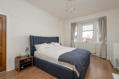25 Abercorn Crescent, Edinburgh, EH8 7HZ